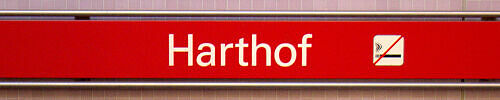 Stationsschild Harthof Stationsschild Harthof